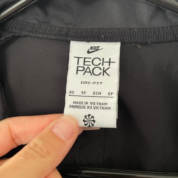 Nike Cropped Athletic Jacket / Windbreaker - Picture 4 of 5